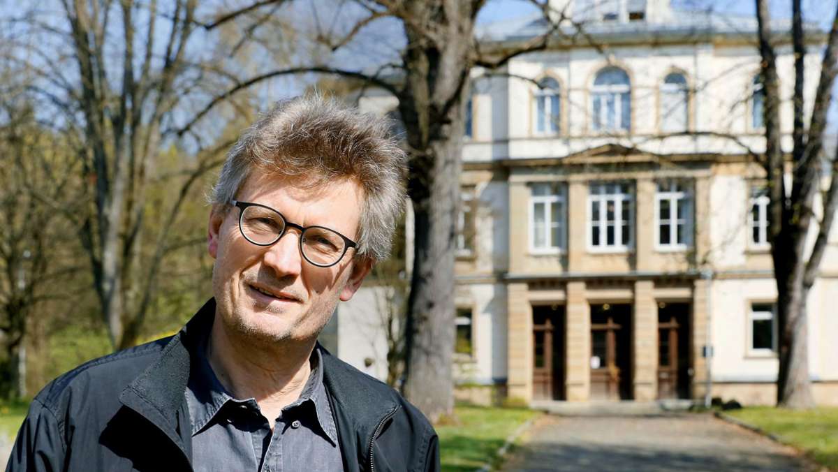  Hans Bösmüller, Oberarzt an der Uni Tübingen, ist vor einem Jahr als einer der Ersten in Baden-Württemberg an Covid-19 erkrankt. Er spricht offen darüber, wie es ihm heute geht. 