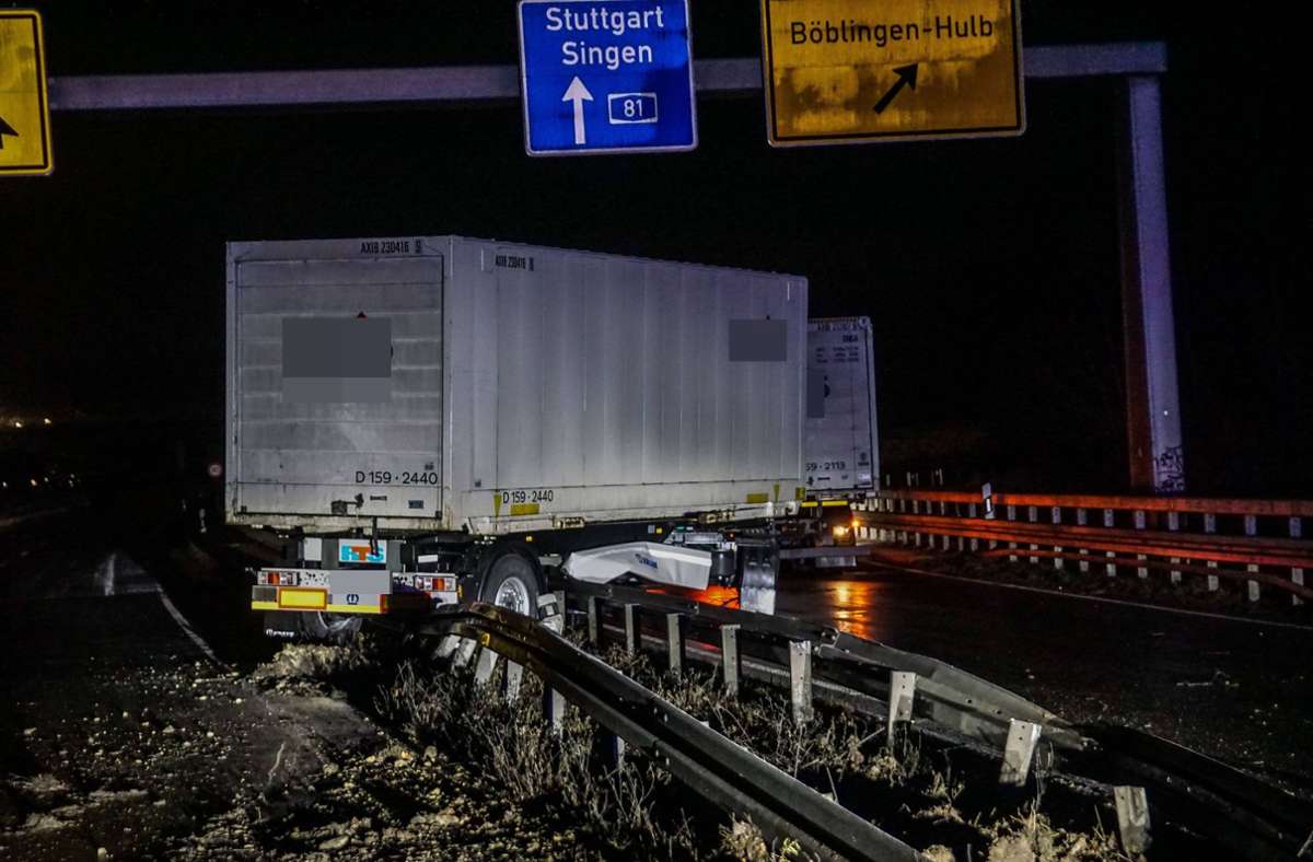Bei Böblingen verlor ein Lastwagen-Fahrer aufgrund des Winterwetters die Kontrolle über sein Fahrzeug.