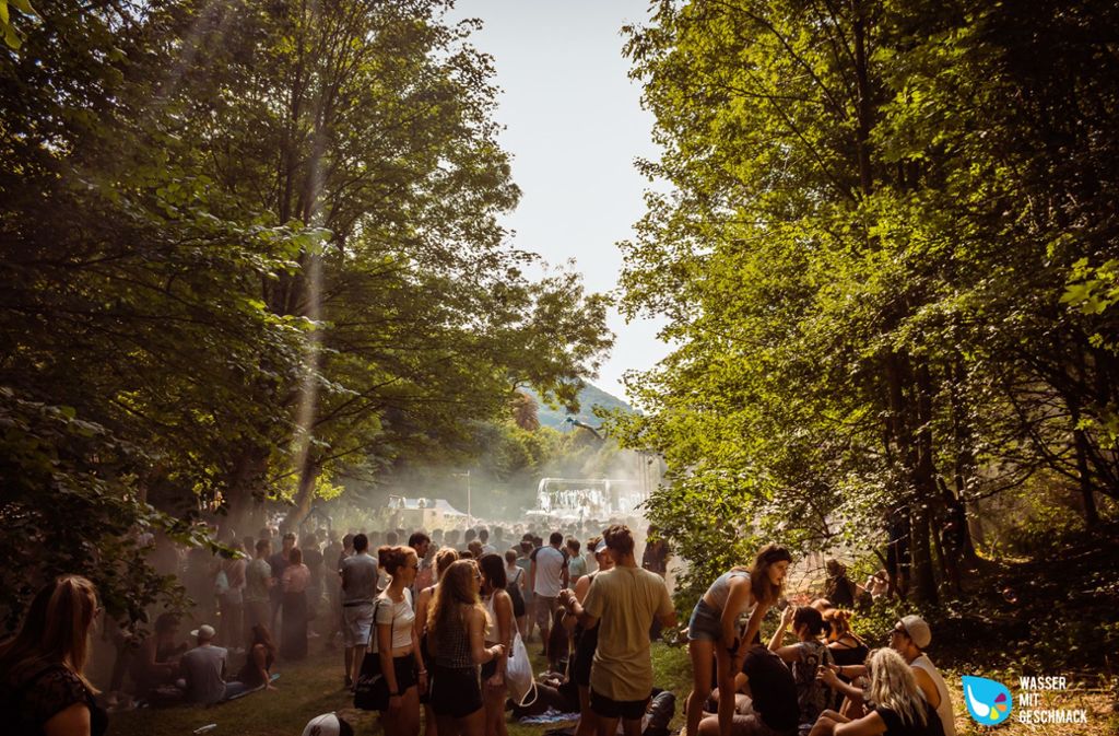 Das „Wasser mit Geschmack Festival“ in Heubach (Ostalbkreis) sorgt ebenfalls für elektronische Klänge. Am 25. und 26. August legen unter anderem Moonwalk, Stefan Biniak und Vanessa Sukowski auf. Tickets gibt es ab 28 Euro.