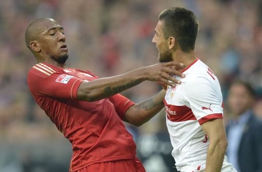 Vedad Ibisevic versus Jérôme Boateng (links): Für diese Situation in der 74. Minute sah der Stuttgarter Rot. Foto: dapd