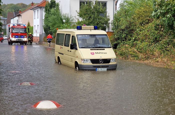 Rhein-Neckar-Region und Ortenaukreis: Unwetter sorgen für überschwemmte Straßen