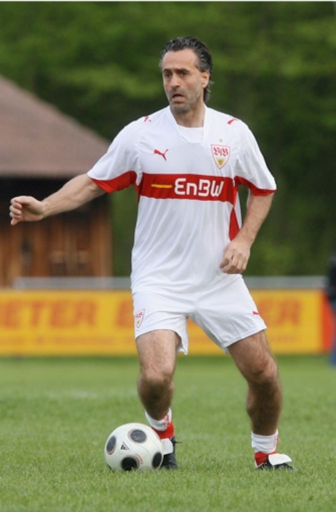 Auch in der VfB-Stuttgart-Traditionsmannschaft ist er aktiv, hier ein Bild aus 2013.