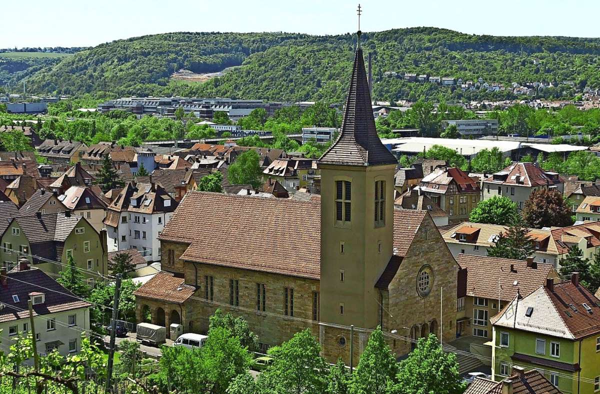 Die katholische Sankt Franziskus-Kirche in Obertürkheim bekommt in Kürze eine Photovoltaikanlage.
