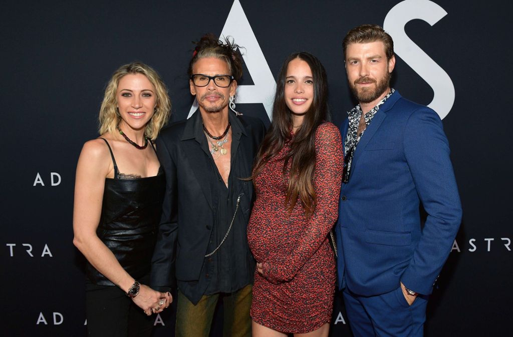 Zur Premiere brachte Tyler ihren Vater, den Aerosmith-Sänger Steven Tyler und dessen Freundin Aimee Preston sowie ihre Schwester Chelsea Tyler mit Mann Jon Foster mit. Chelsea Tyler präsentierte dabei stolz ihren Babybauch.