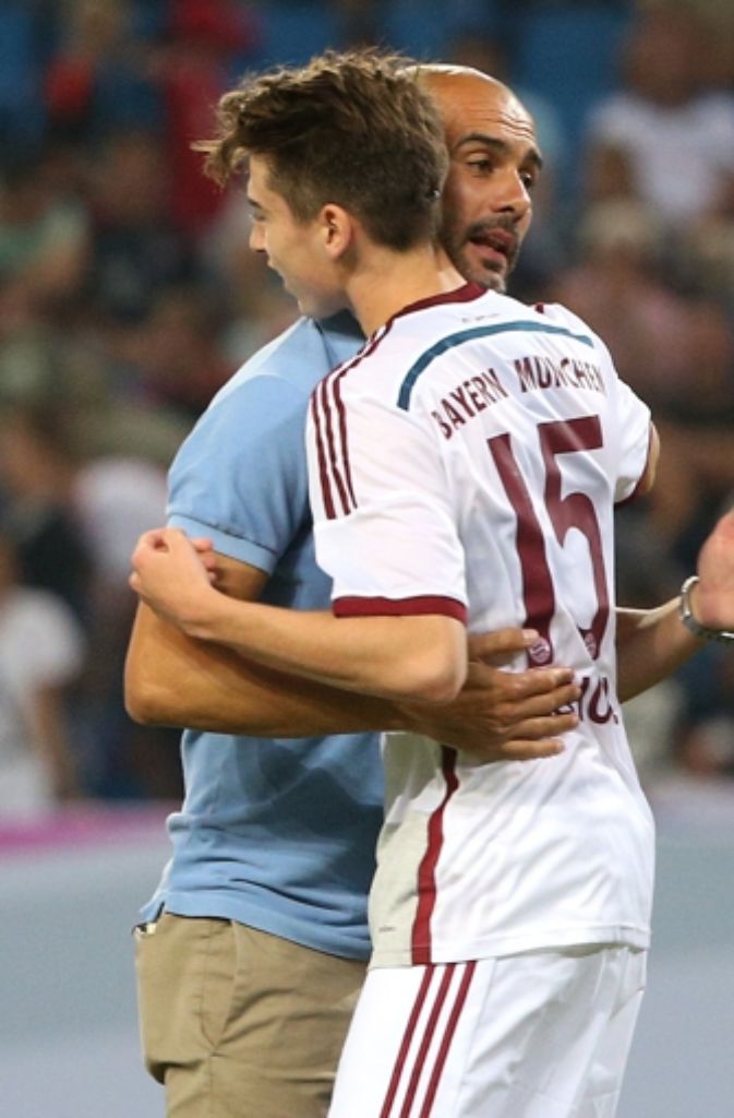 Beim Telekom-Cup durfte Lucas-Julian Scholl (rechts, mit Coach Pep Guardiola) auch schon für die Profis des FC Bayern München ran.