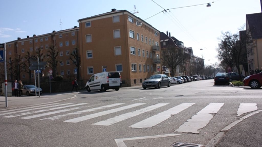  Der Bezirksbeirat Bad Cannstatt hat sich mehrheitlich für eine Umgestaltung der Kreuzung Brenz-/Melanchthonstraße ausgesprochen. Die Lokalpolitiker erhoffen sich mehr Sicherheit für Fußgänger, insbesondere für Kinder. 