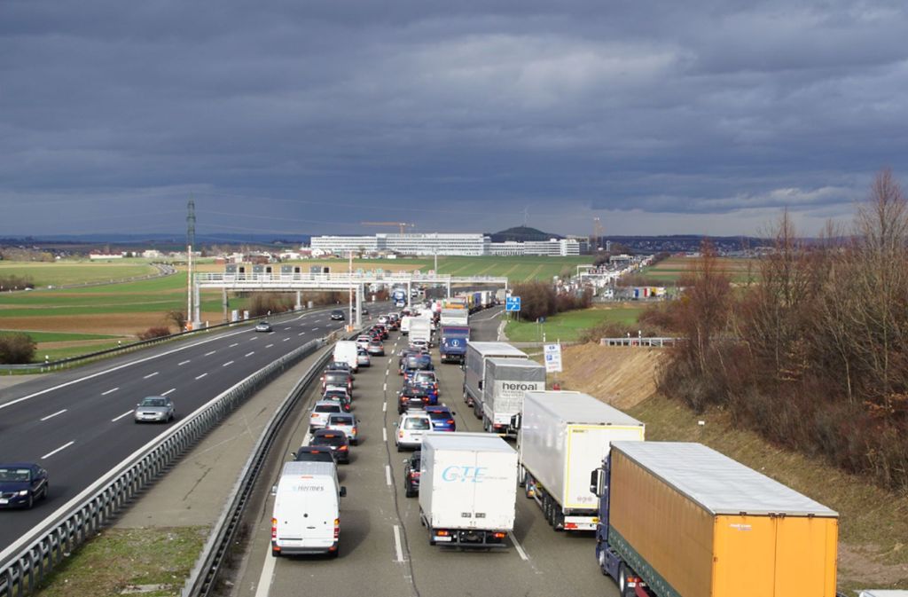 Die A81 Richtung Heilbronn war nach einem Unfall kurzzeitig voll gesperrt.