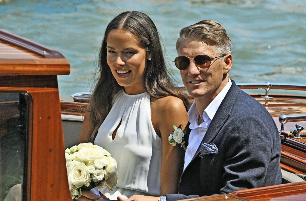 Mondän wie die Clooneys: Tennisspielerin Ana Ivanovic und Fußballer Bastian Schweinsteiger wurden am Mittwoch in Venedig kirchlich getraut und feierten im Arsenale (das Bild zeigt sie nach der standesamtlichen Trauung einen Tag zuvor).