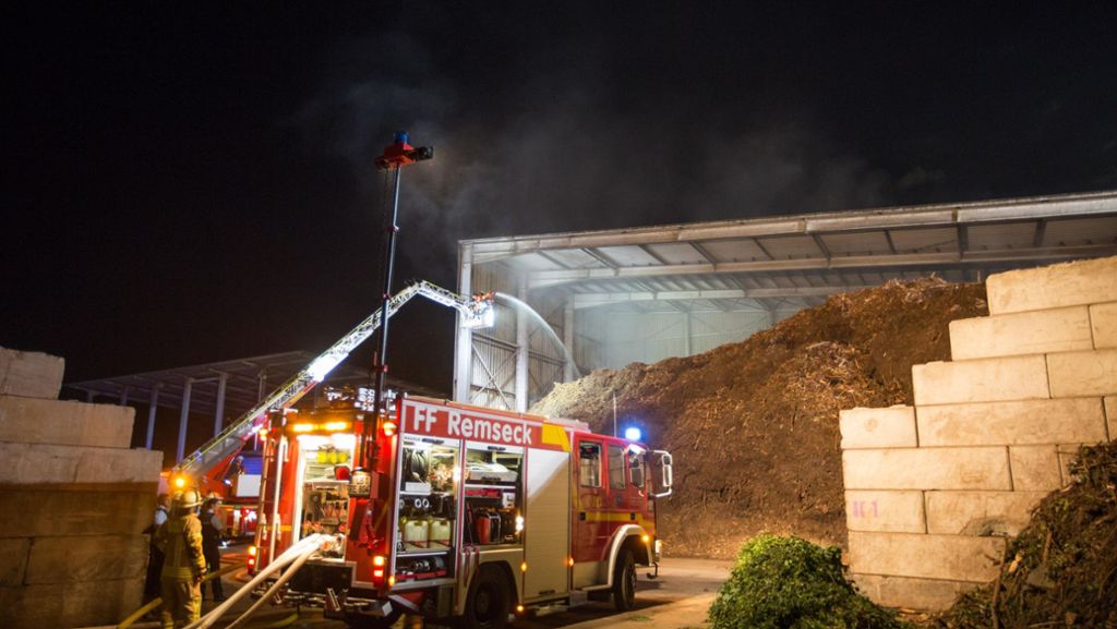 Polizei Kreis Ludwigsburg: Hackschnitzel brennen