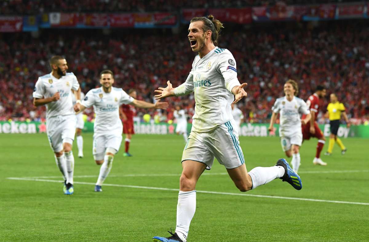 Im Finale 2018 in Kiew besiegt Real Madrid den FC Liverpool mit 3:1. Zweifacher Torschütze war der Waliser Gareth Bale zum 2:1 und 3:1. Real, das von zwei dicken Patzern von Liverpool-Keeper Loris Karius profitiert, gewinnt damit zum dritten Mal in Serie die Champions League. Karim Benzema hatte die „Königlichen“ mit 1:0 in Führung geschossen, Sadio Mane für den 1:1-Ausgleich fürs Team von Trainer Jürgen Klopp gesorgt.