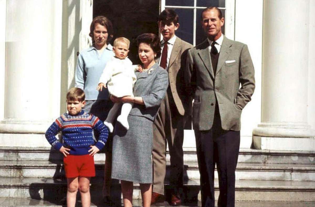 ... und mit Nesthäkchen Edward ist die Familie Windsor 1964 komplett.