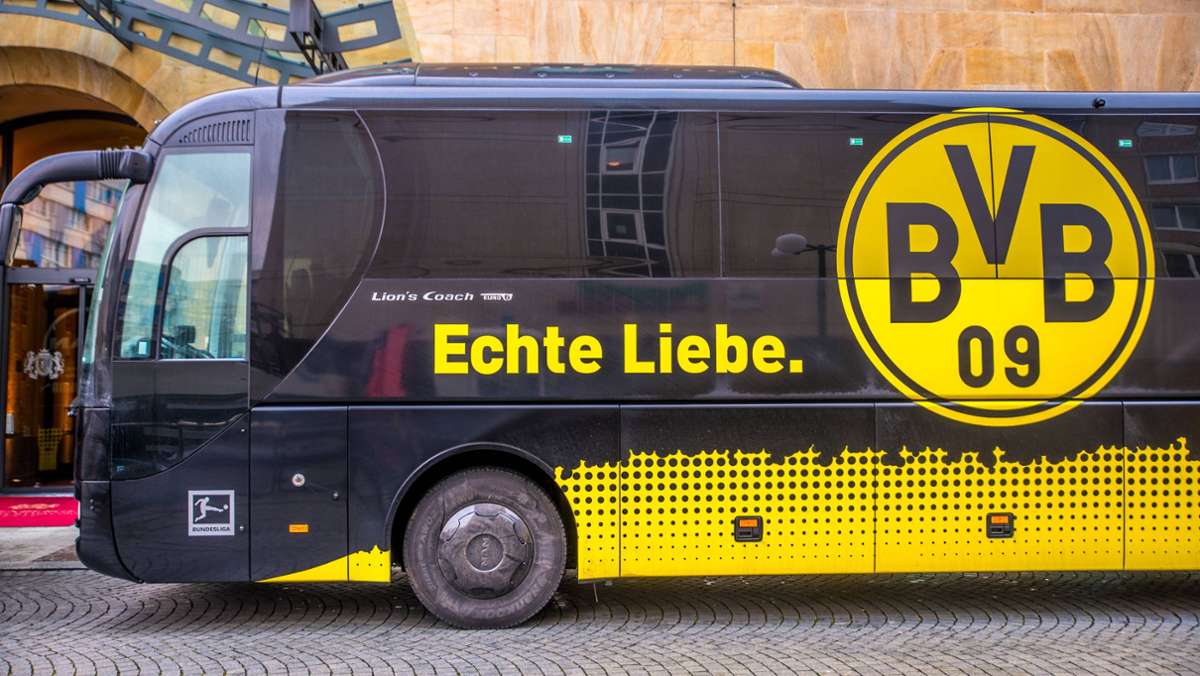  Ein TV-Streich mit einem falschen Mannschaftsbus hat vor dem Bundesligagipfel zwischen Borussia Dortmund und Bayern München am Samstag Aufregung beim Sicherheitspersonal ausgelöst 