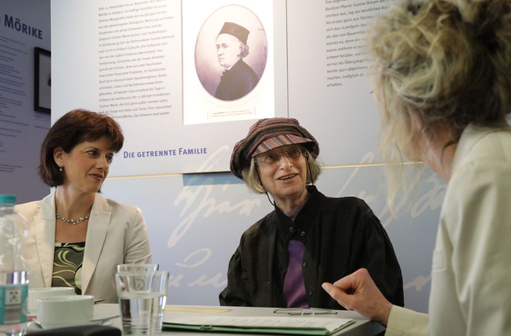 Pressegespräch im Stadtmuseum Fellbach v.li. OB Gabriele Zull, Mörike- Preisträgerin Elke Erb und Kulturamtsleiterin Christa Linsenmaier-Wolf.