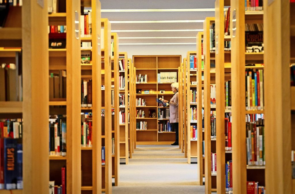 In der Bücherei in Gerlingen verbringen die Besucher zum Teil viele Stunden zwischen den Regalen. Mehr Fotos finden Sie in unserer Bildergalerie. Foto: factum/Granville