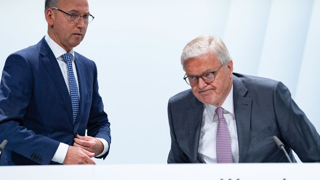  Die Anteilseigner von Bayer haben der Führung des Pharma- und Agrarchemiekonzerns einen einzigartigen Denkzettel verpasst. Auf der Hauptversammlung in Bonn wurde der Vorstand wegen des verlustreichen Monsanto-Kaufs nicht entlastet. 