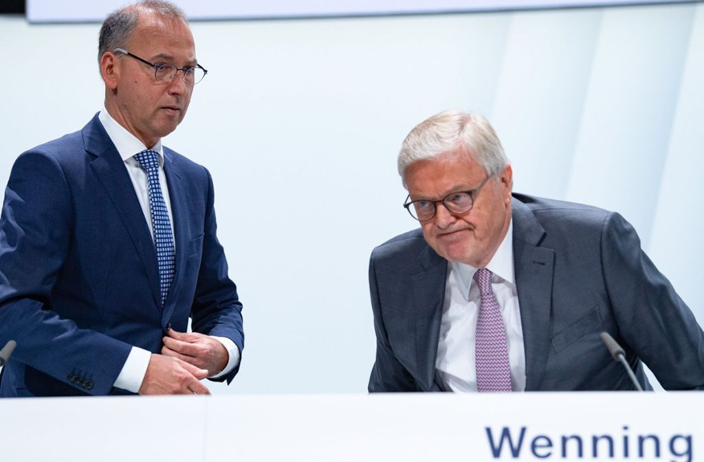 Im Kreuzfeuer der Kritik: Der Vorstandsvorsitzende der Bayer AG, Werner Baumann (links), und Aufsichtsratschef Werner Wenning. Foto: dpa