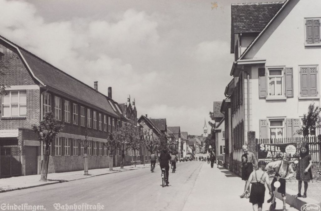 Blick in die Sindelfinger Bahnhofstraße um das Jahr 1940.