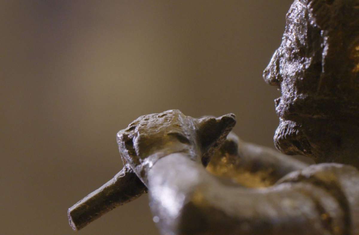Eine Statue eines Aulos-Spielers, heute ausgestellt im Archäologischen Museum Delphi: Der Aulos ist ein Blasinstrument, das in der gesamten Antike bei religiösen und gesellschaftlichen Riten häufig zum Einsatz kam.