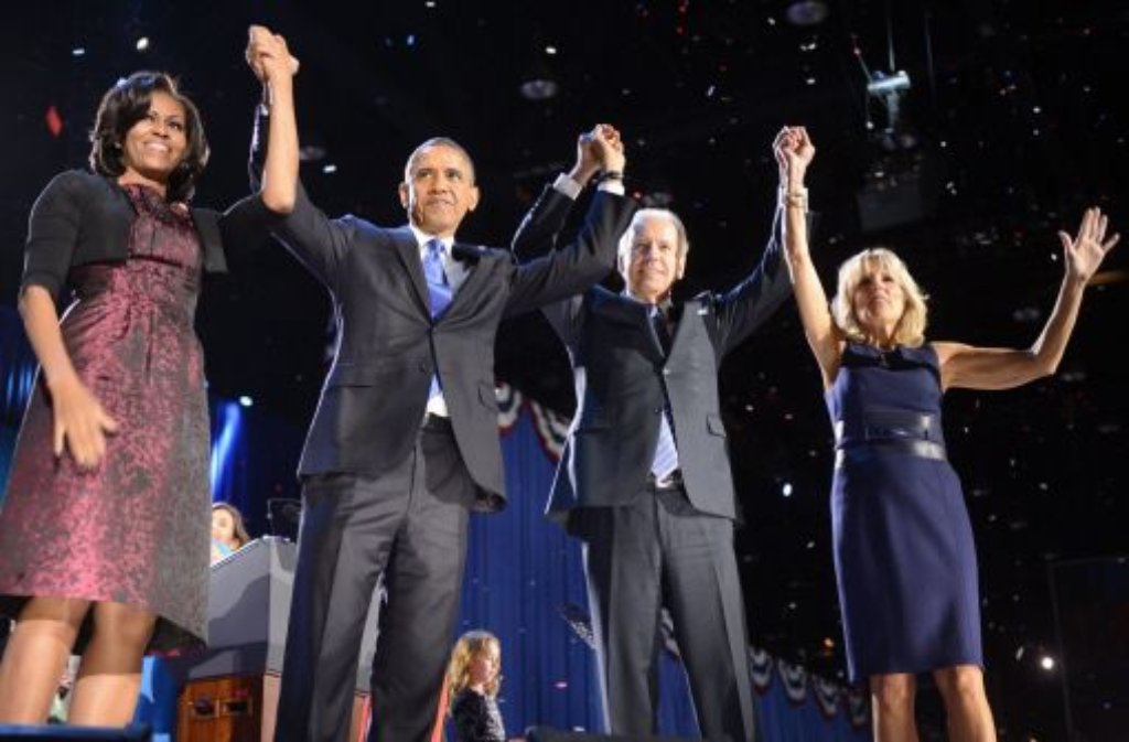 Barack und Michelle Obama freuen sich mit Vize-Präsident Joe Biden und dessen Frau Jill über den Wahlsieg.