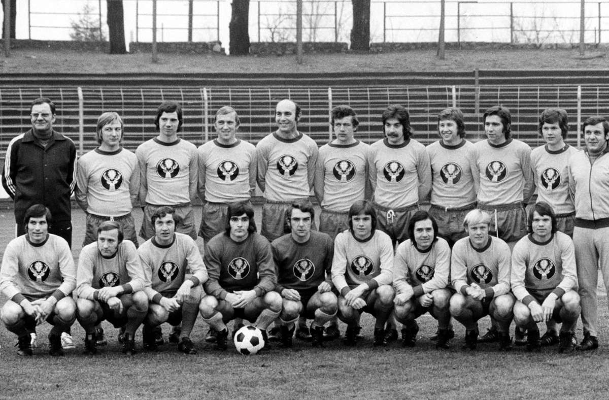 Eintracht Braunschweig präsentierte sich am 26.01.1973 vor der Rückrunde in den neuen Trikots mit der Jägermeister-Werbung. Foto: dpa/Werner Baum