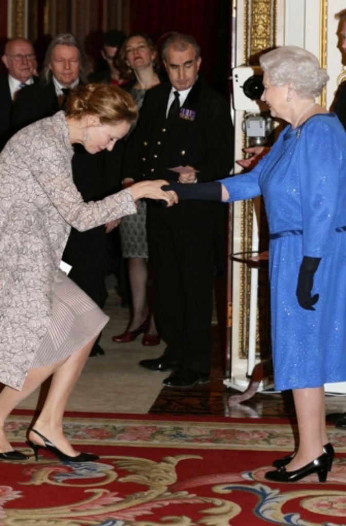 Queen Elizabeth II und Uma Thurman