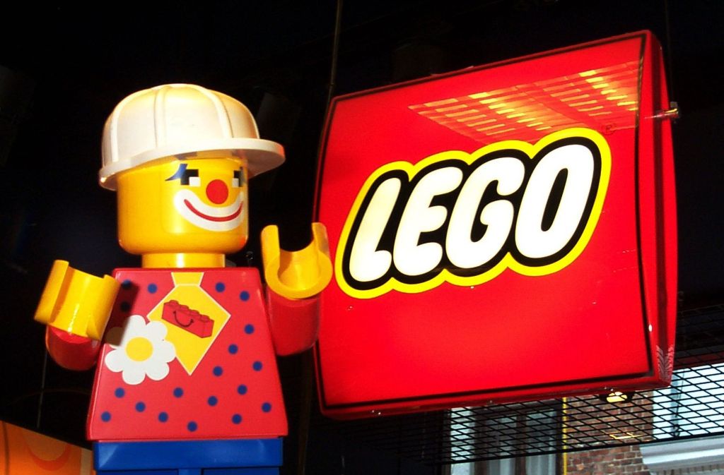 Platz vier erhält Lego: Aus dem buntem Kinderspielzeug ist mittlerweile auch ein komplexerer Markenkosmos geworden: Filme, Videospiele und Freizeitparks werden von dem dänischen Unternehmen angeboten.