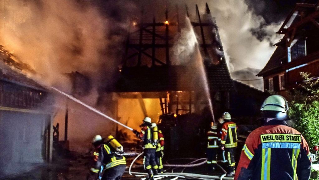 Brand in Schafhausen: Zwei Häuser stehen in Flammen