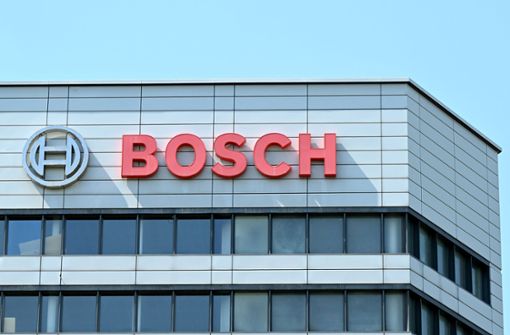 Das Bosch-Logo an der Hauptverwaltung in Gerlingen Foto: dpa/Bernd Weißbrod