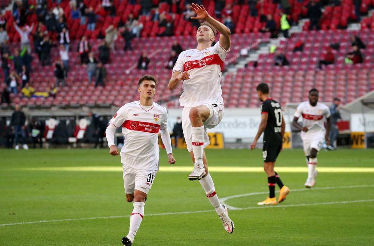 Als noch Zuschauer im Stadion waren . . . Am dritten Spieltag Anfang Oktober köpft Sasa Kalajdzic den VfB in der 76. Minute noch zum 1:1-Ausgleich gegen Bayer Leverkusen.