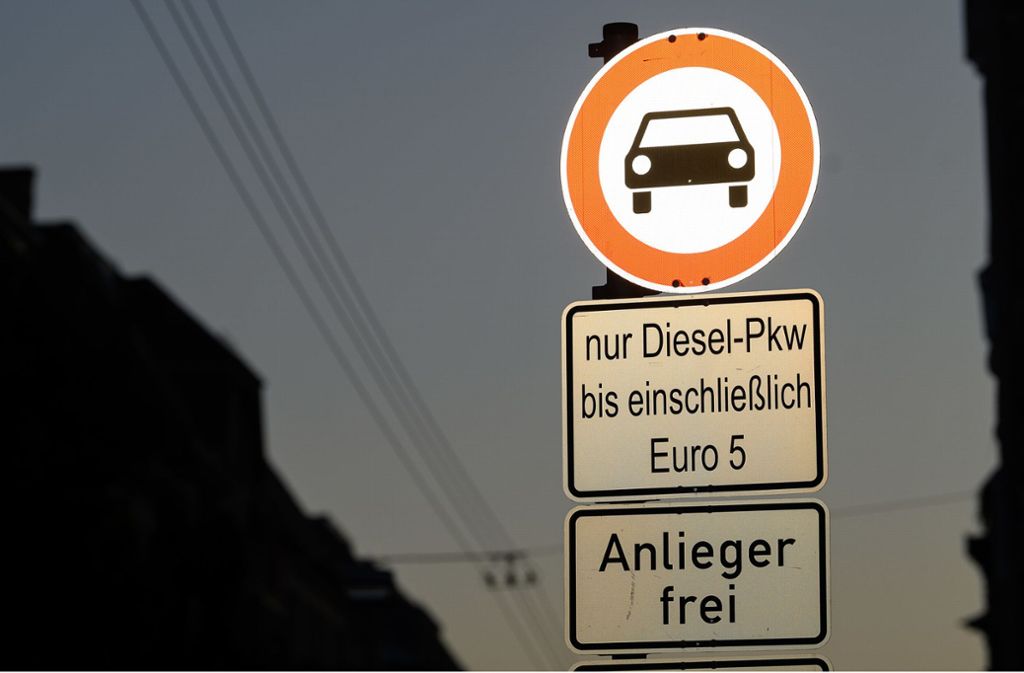 In Stuttgart werden ab Juli wohl weitere Dieselfahrverbote kommen. Foto: dpa/Sebastian Gollnow