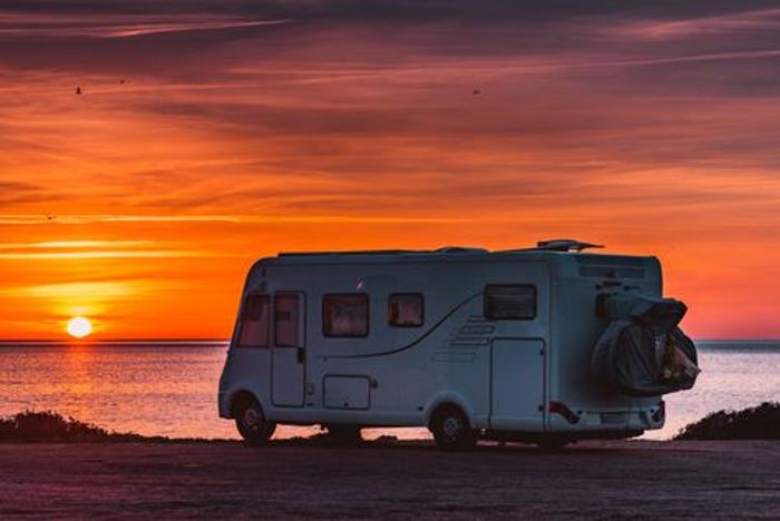 Pause machen, wo der Sonnenuntergang am schönsten ist - mit dem Wohnmobil ist unabhängiges Reisen möglich.