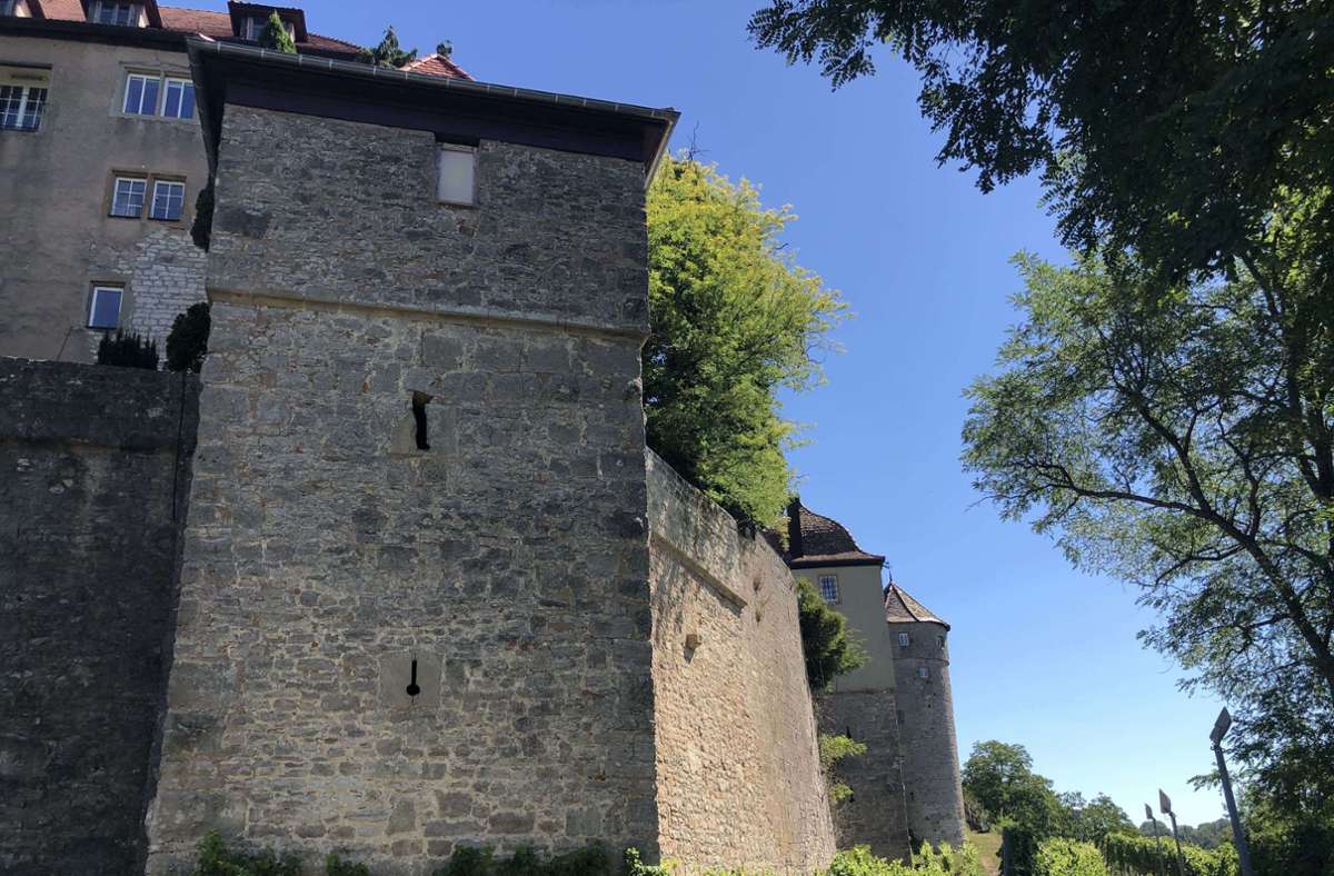 Mächtige Wehrmauer: Schloss Stetten ist eine der am besten erhaltenen Burgen aus der Stauferzeit