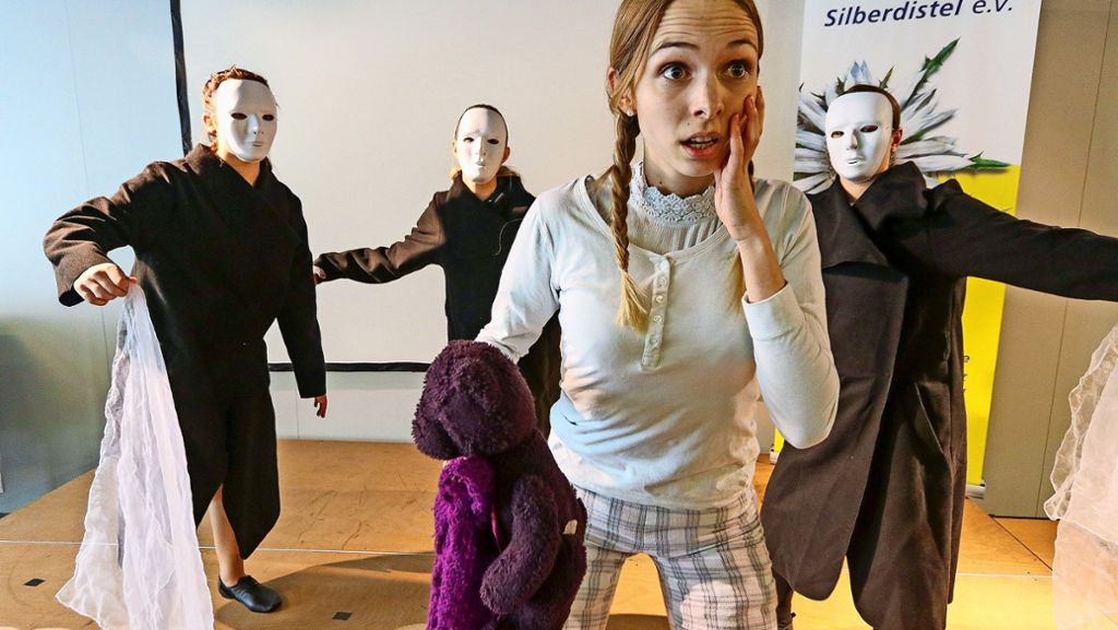 Ausstellung im Kulturzentrum Ludwigsburg: Erfahrungsberichte sollen  Opfern Mut machen