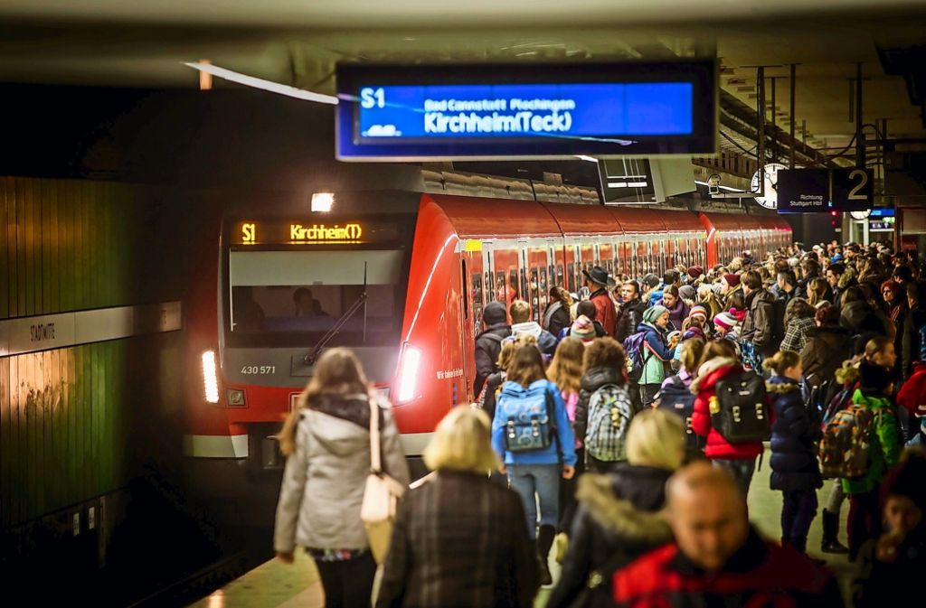 Die S-Bahnen in der Region fahren seit Jahren dem Fahrplan hinterher. Vor allem im Berufsverkehr mit vielen Fahrgästen gibt es oft Verspätungen. Foto: Lichtgut/Achim Zweygarth