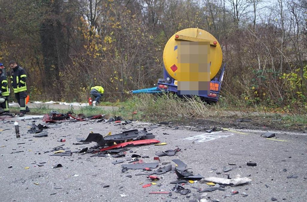 Auf der L1125 hat es am Donnerstagmittag einen schweren Unfall gegeben.