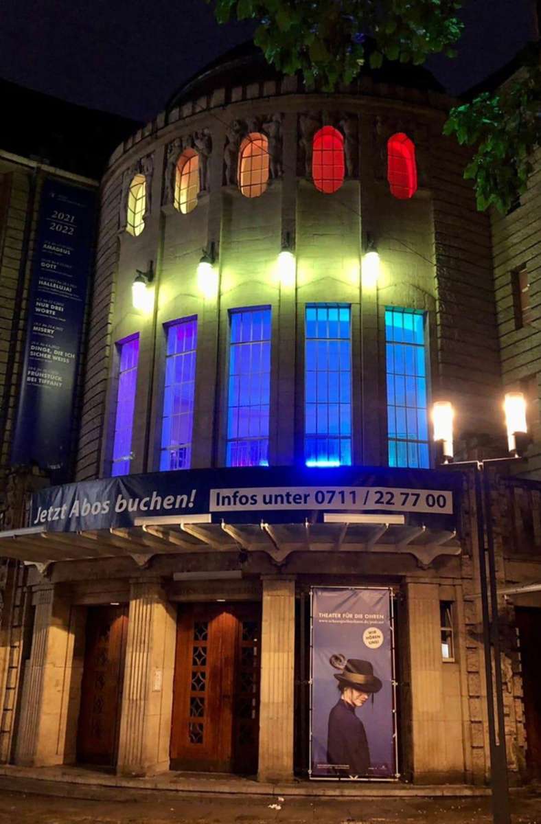 Das Alte Schauspielhaus erstrahlt bis zum 29. Juni in den Regenbogen-Farben.