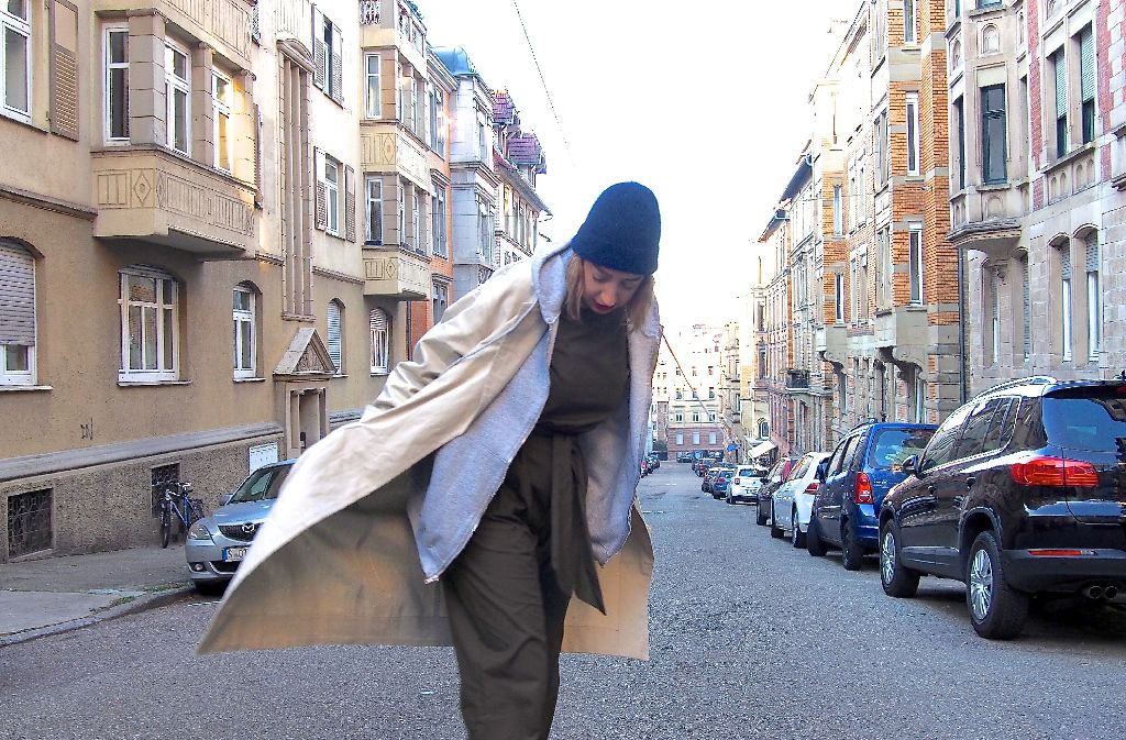 Stylistin und Mode-Designerin Nora Erdle zeigt uns auf den Straßen im Heusteigviertel ihren Style.