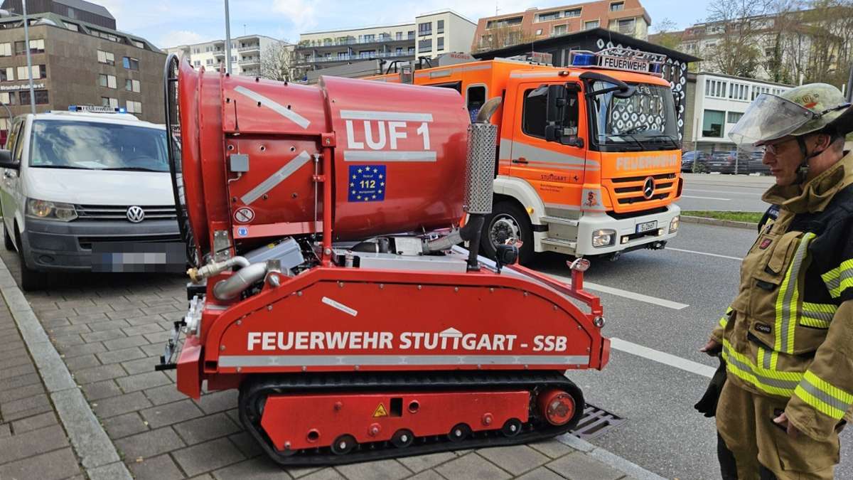 Großeinsatz in Stuttgart-Mitte: Feuerwehr löscht Brand im Milaneo – Löschroboter im Einsatz