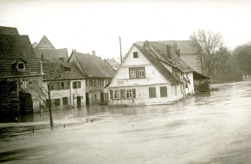 Ihre Häuser konnten die Bewohner der Weingärtner Vorstadt nur noch durchs Fenster verlassen – die Haustüren waren unter Wasser.
