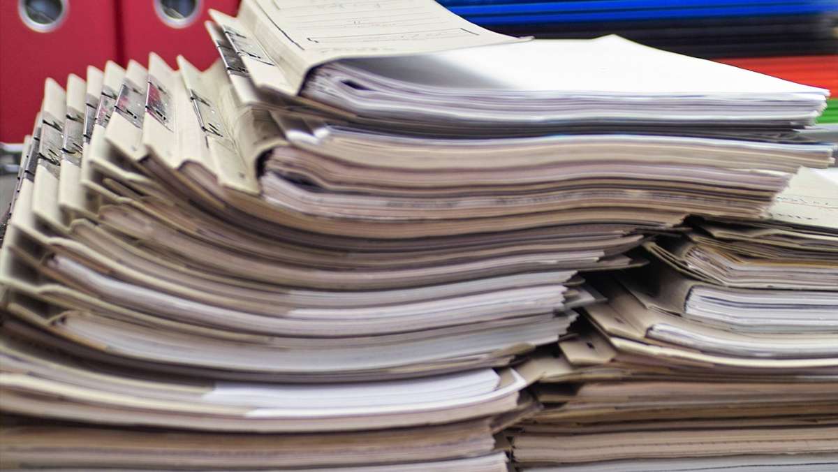 Kritik an Bürokratie: Zu viel Papierkram in der Landesverwaltung