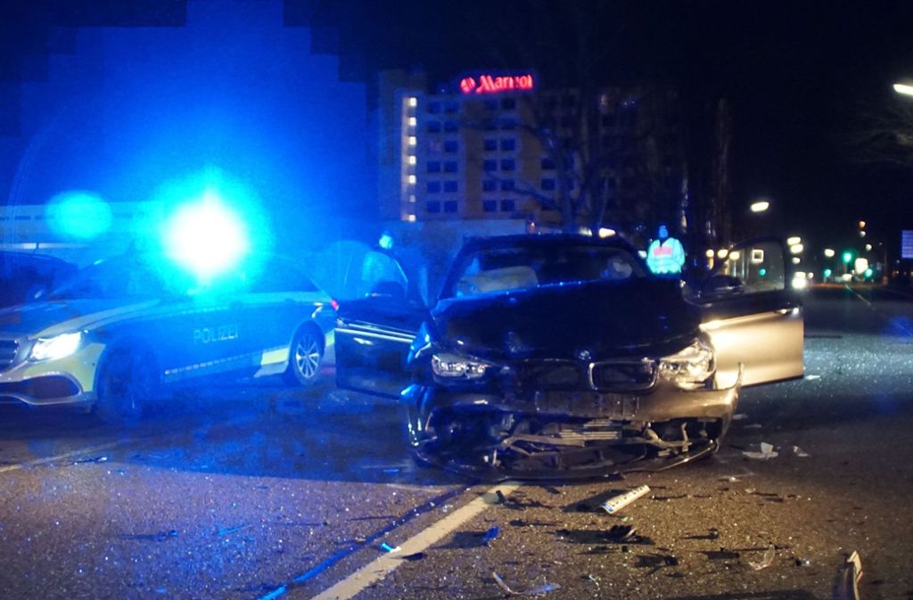 Die 25 Jahre alte BMW-Fahrerin wurde schwer verletzt.