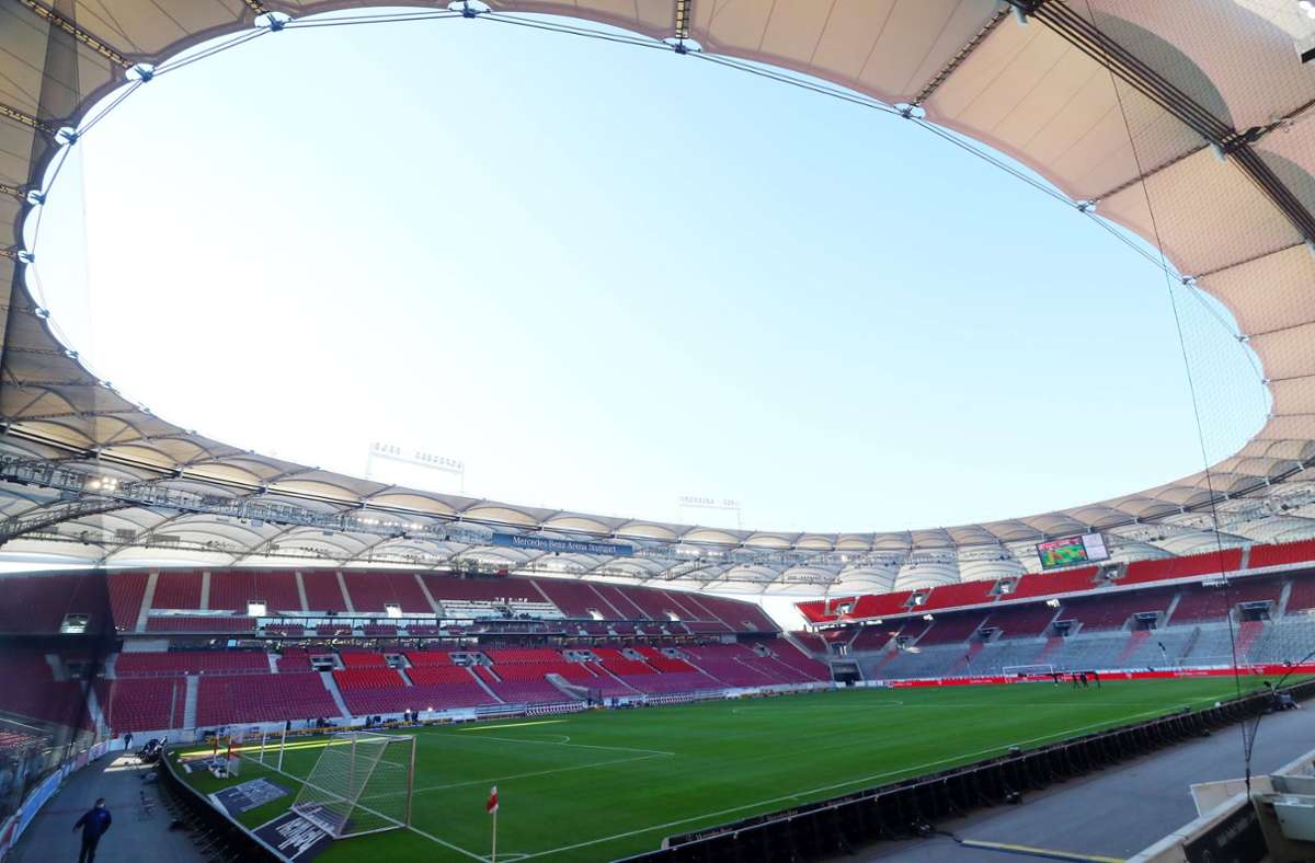 Und dann steht ja auch schon die EM vor der Tür. Während des Turniers wird die Arena auf FIFA-Beschluss „Stuttgart Arena“ heißen. Gespielt wird in ihr fünfmal – vier Gruppenspiele und ein Viertelfinale.