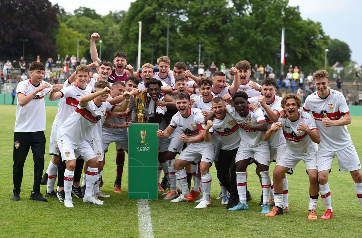 Am 20. Mai hat der VfB erneut einen Grund zu feiern. Die U-19-Junioren gewinnen in Potsdam das Finale um den DFB-Pokal gegen Borussia Dortmund mit 3:1.