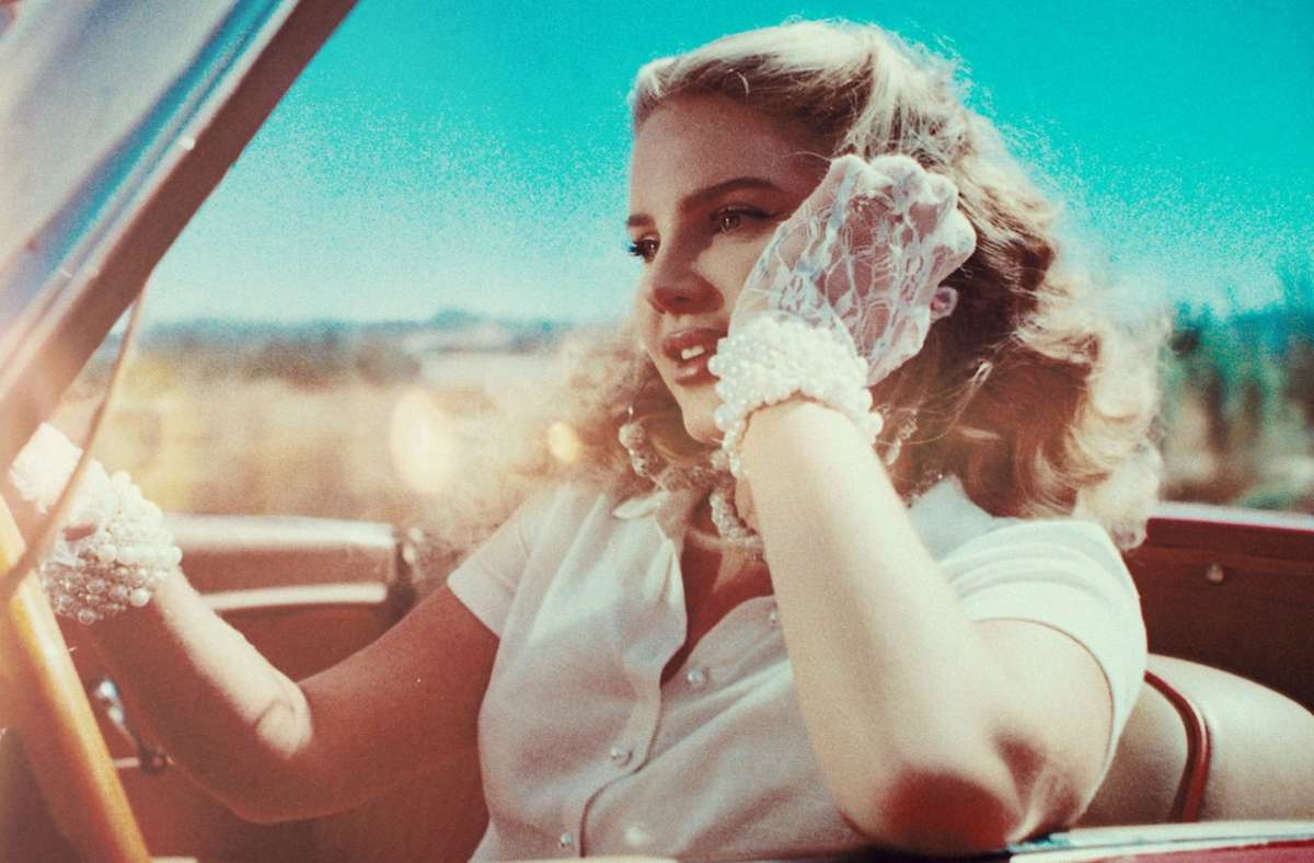 Lana Del Rey im Video zu „Chemtrails over the Country Club“, dem Titelsong ihres aktuellen Albums
