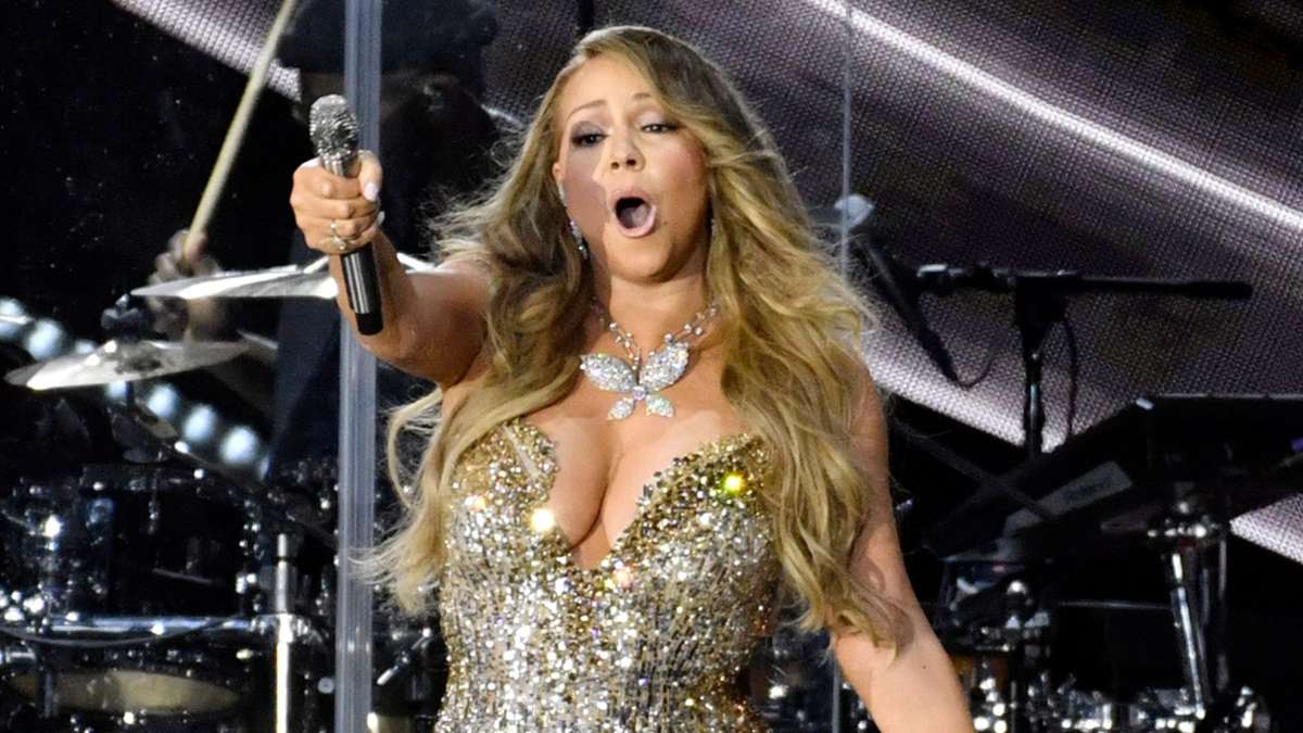 „All I want for Christmas is you“: Mariah Carey bleibt an der Spitze der Charts