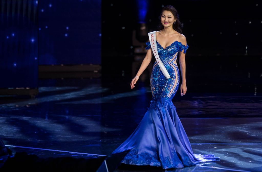 Ganz im schimmerndem Blau präsentierte sich Miss Mongolia, Bayartsetseg Altangerel.