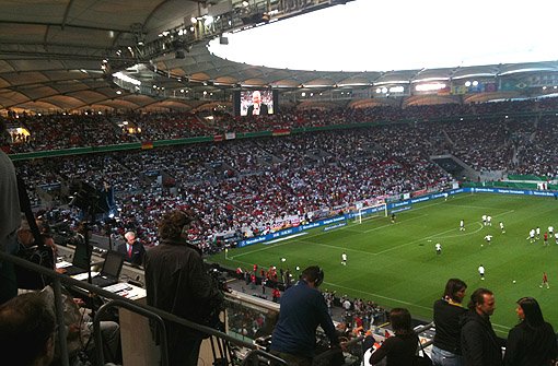 Beim Länderspiel der deutschen Nationalmannschaft gegen Brasilien im August war die Mercedes-Benz-Arena mit 54.767 Zuschauern und zahlreichen Journalisten aus aller Welt proppevoll - und das Handynetz vollkommen überlastet. Foto: Henrik Lerch