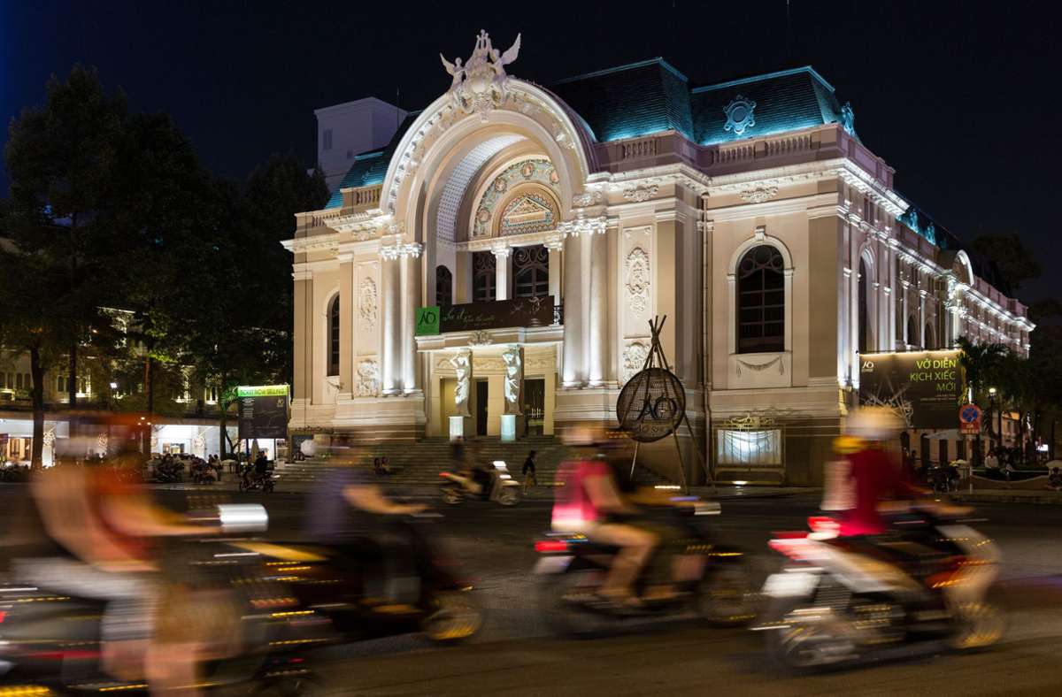 Tag und Nacht rollt der Verkehr durch den District 1 von Ho-Chi-Minh-Stadt. Unerbittlich und ohne Pause.