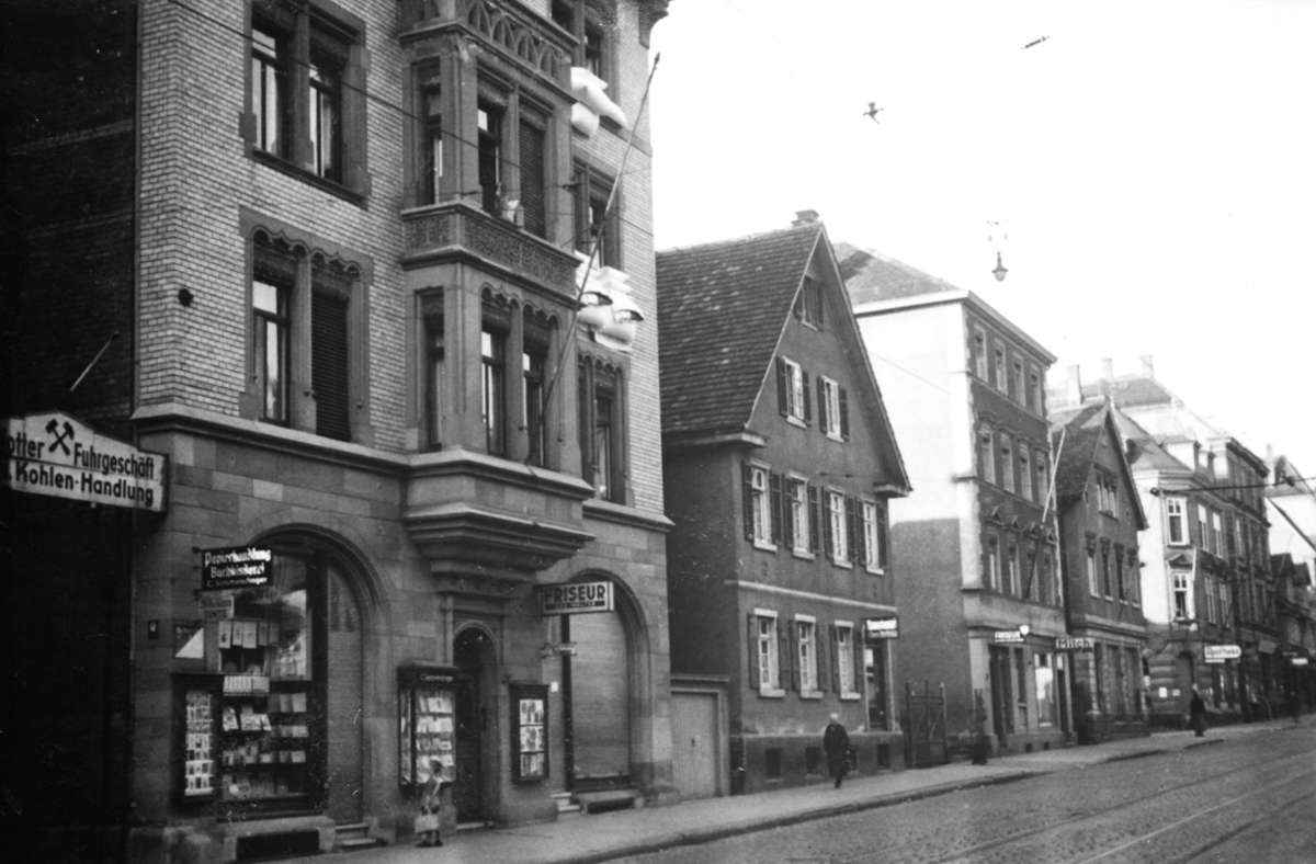 ... und hier mit dem letzten Abschnitt vor dem Schoettle-Platz. Die Papierhandlung Simmendinger befindet sich bis heute in dem Gebäude im Vordergrund.