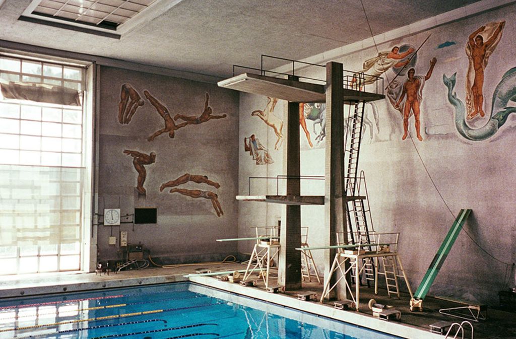Das Piscina dei Mosaici ist ein Schwimmbad im Foro Italico in Rom, wo 1960 die olympischen Spiele stattfanden. Das Foto entstand im Jahr 2001.